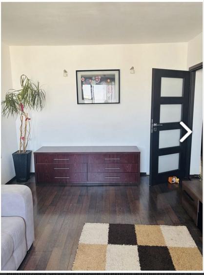 Apartament cu 3 camere semidecomandat în Obor