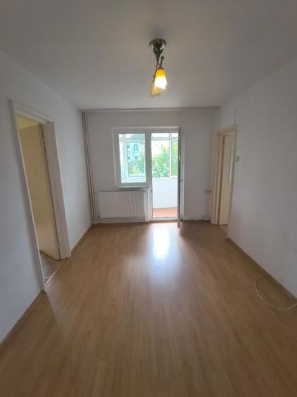 Apartament cu 2 camere nedecomandat în Alecu Russo