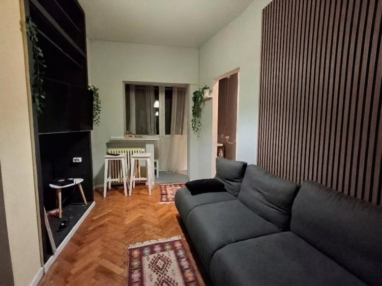 Apartament cu 2 camere decomandat, mobilat în Universitate
