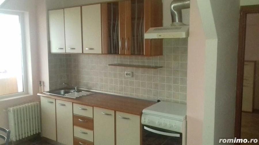 Garsonieră decomandată în Lipovei