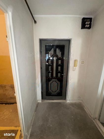 Garsonieră decomandată în Micro 20