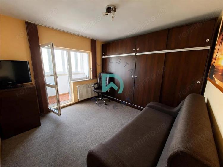 Apartament cu 3 camere decomandat în Vlahuță