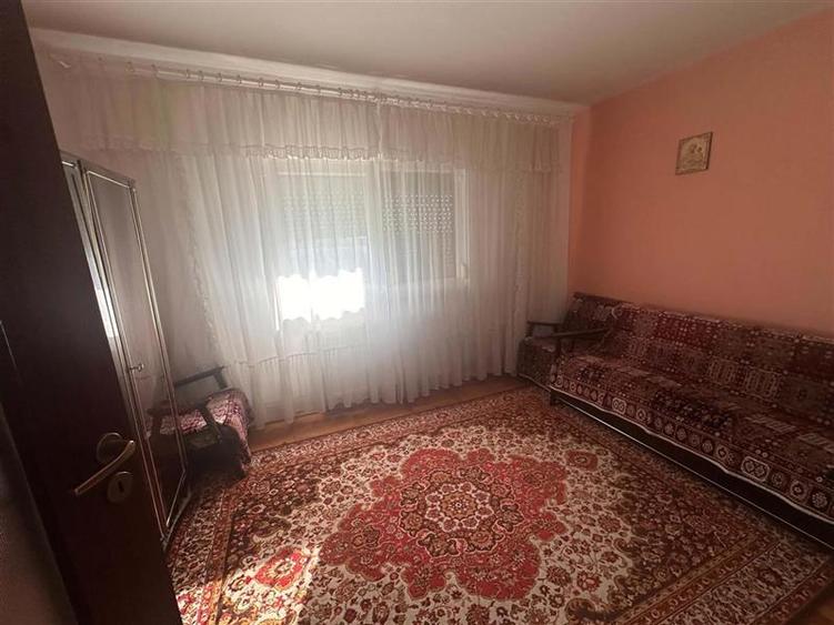 Apartament cu 2 camere semidecomandat, mobilat în Girocului