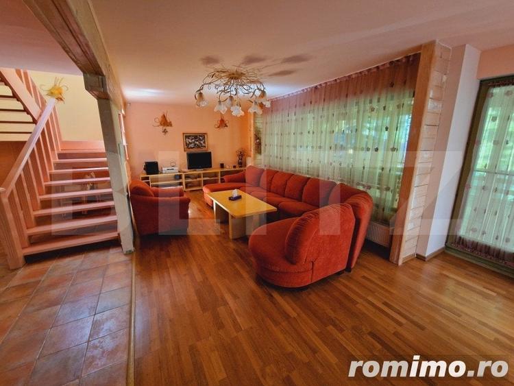 Casă cu 12 camere cu Teren 1000 Mp în Central