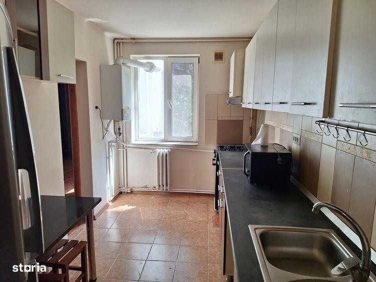 Apartament cu 4 camere decomandat în Sat Vacanță