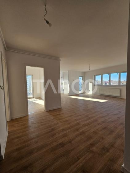 Apartament cu 4 camere decomandat în Mihai Viteazul