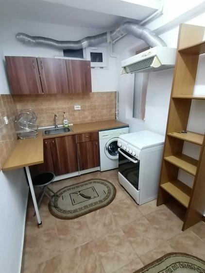 Garsonieră decomandată în Central