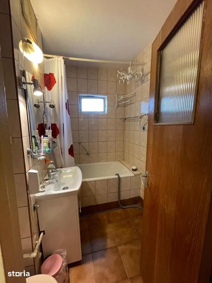 Apartament cu 4 camere decomandat în Drumul Taberei