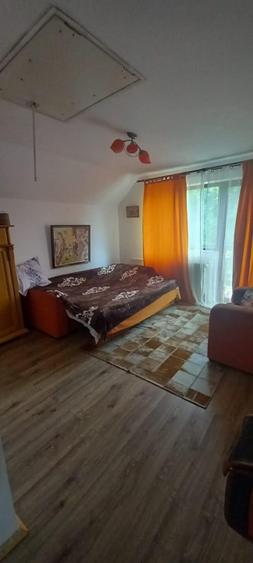 Casă individuală cu 5 camere cu Canalizare în Traian