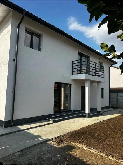 Casă cu Teren 270 Mp în Vidra