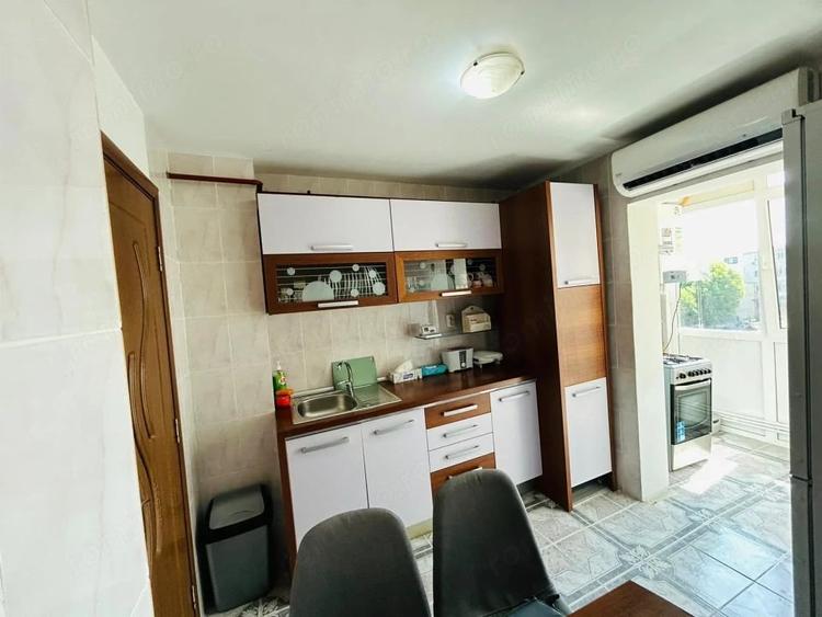 Apartament cu 2 camere decomandat în 1 Mai