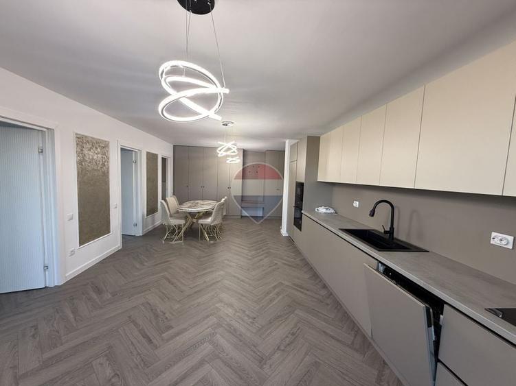 Apartament cu 3 camere, mobilat în Central