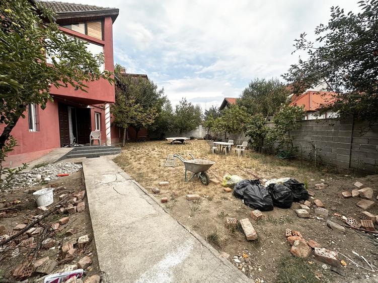 Casă individuală cu 6 camere cu Canalizare în Olimpia-Stadion