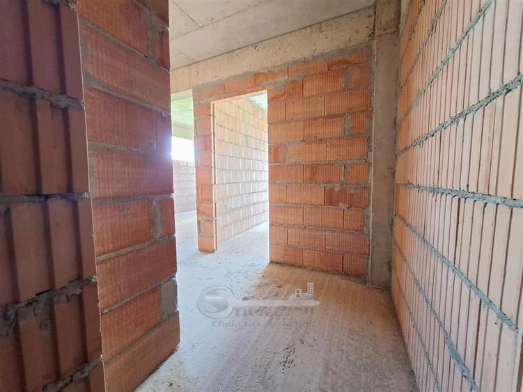 Apartament cu 2 camere semidecomandat în Cug