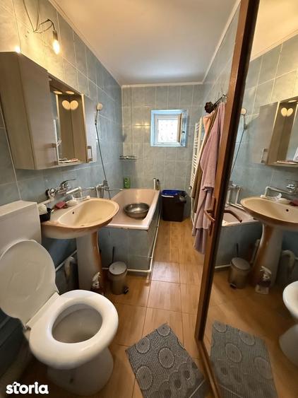 Apartament cu 4 camere decomandat în Micro 20