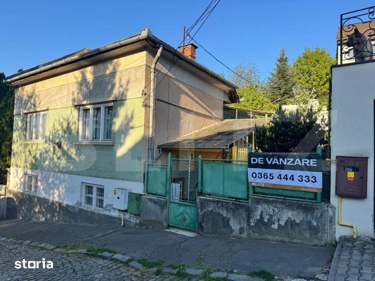 Casă cu 3 camere decomandat cu Teren 374 Mp în Central