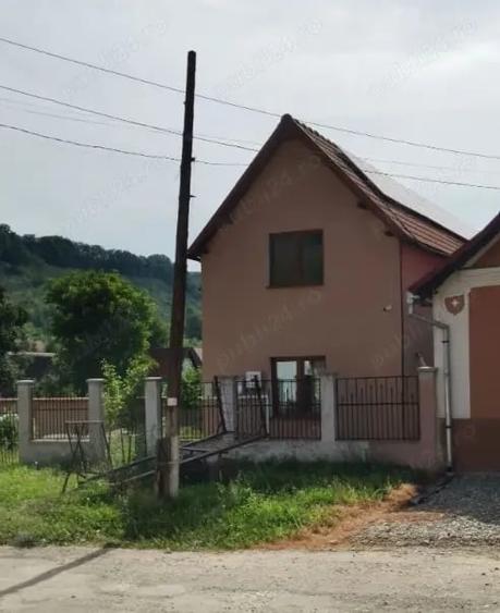 Casă cu 4 camere în Valchid