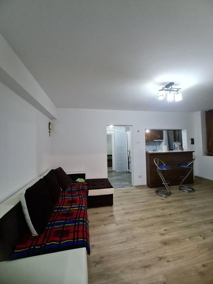 Apartament cu 3 camere semidecomandat în Țiglina 1
