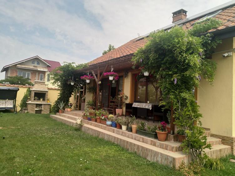 Casă individuală cu 4 camere cu Garaj în Berceni