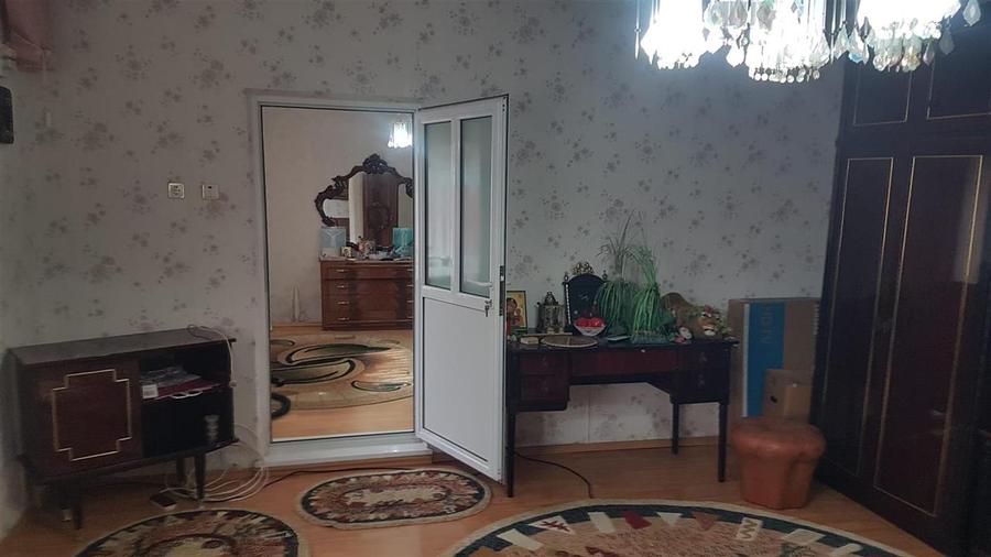 Casă cu 5 camere cu Teren 250 Mp în Chercea