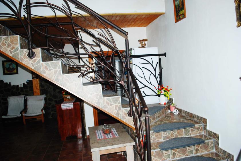 Casă cu 4 camere în Sântioana