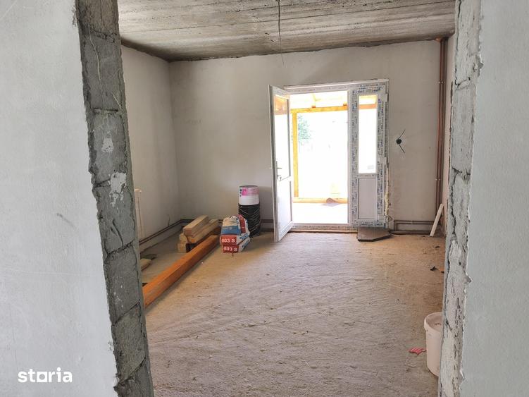 Casă cu 5 camere cu Teren 1100 Mp în Ernei