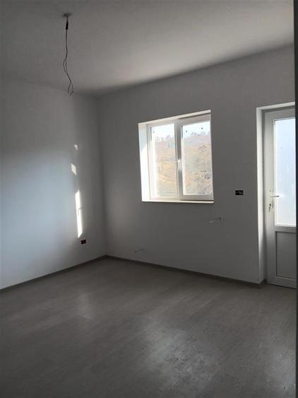 Casă cu 4 camere cu Teren 200 Mp în Vișani