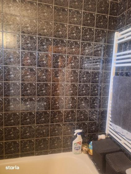Apartament cu 4 camere decomandat în Girocului