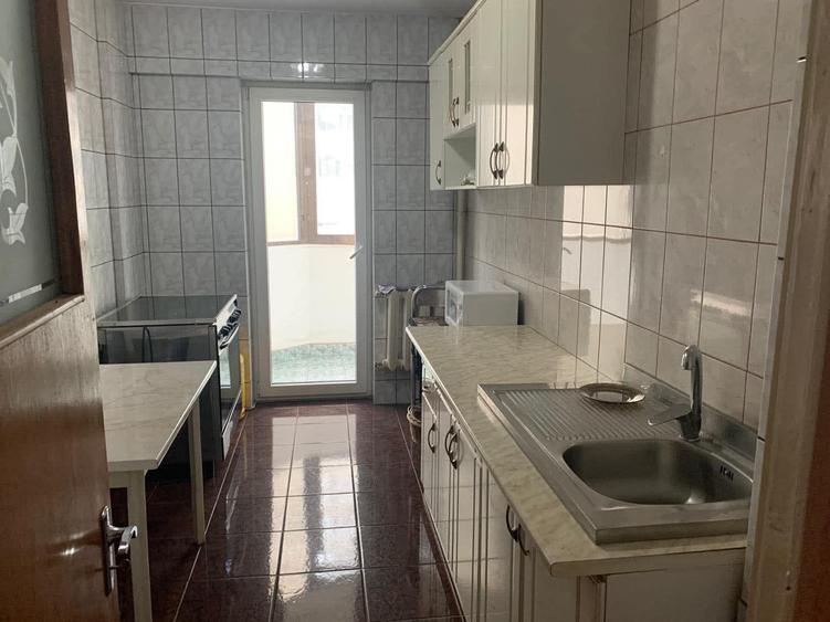 Apartament cu 2 camere decomandat, mobilat în Sat Vacanță