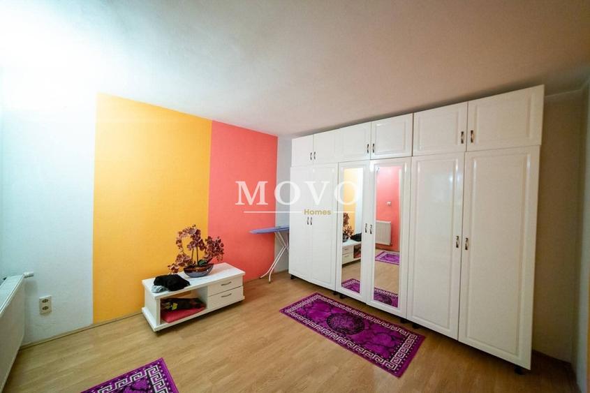 Casă individuală cu 10 camere cu Canalizare în Sântana
