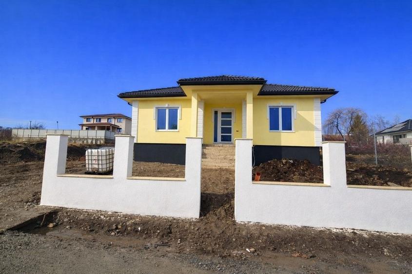 Casă individuală cu 4 camere cu Canalizare în Central