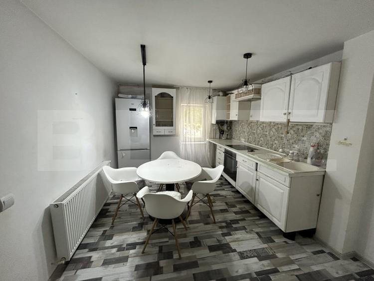 Apartament cu 2 camere semidecomandat, mobilat în Carei