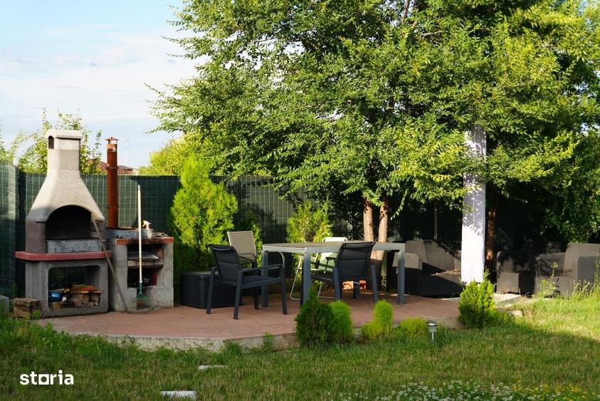 Casă cu 4 camere în Săbăreni