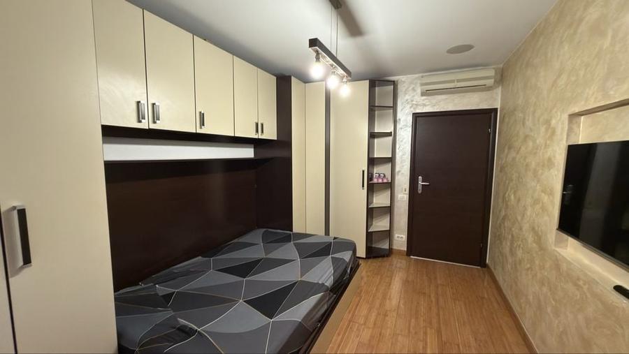 Apartament cu 3 camere decomandat în Runcu