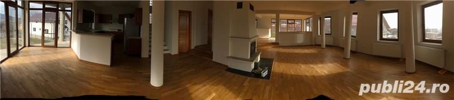Casă cu 9 camere cu Teren 900 Mp în Cornu