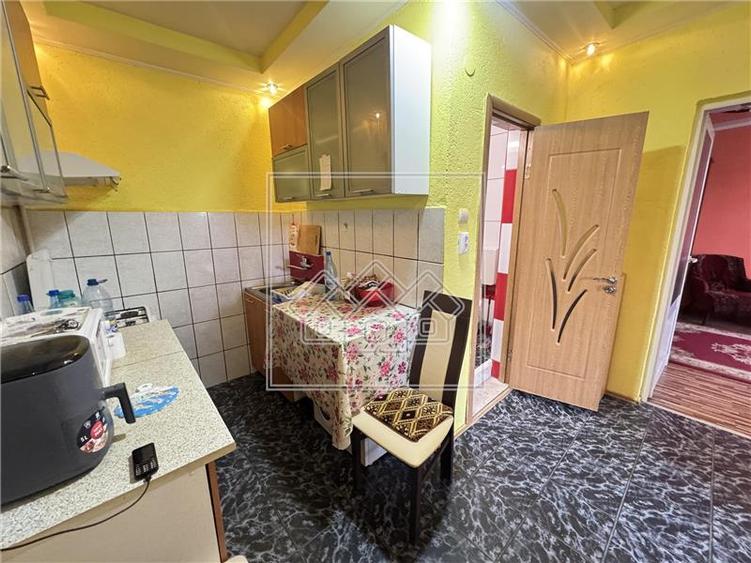 Apartament cu 2 camere decomandat în Terezian