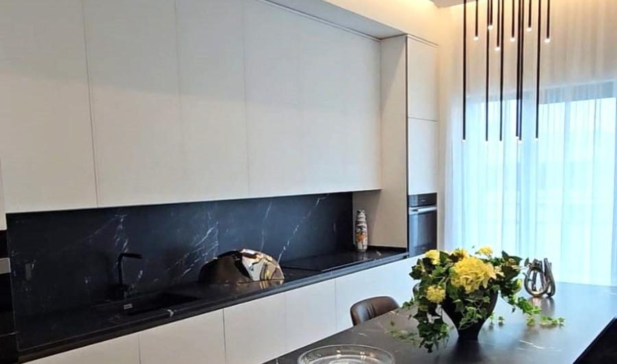 Apartament cu 5 camere în Nordului