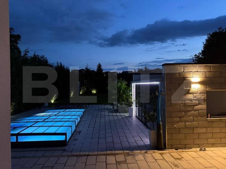 Casă individuală cu 6 camere cu Piscina în Lunei