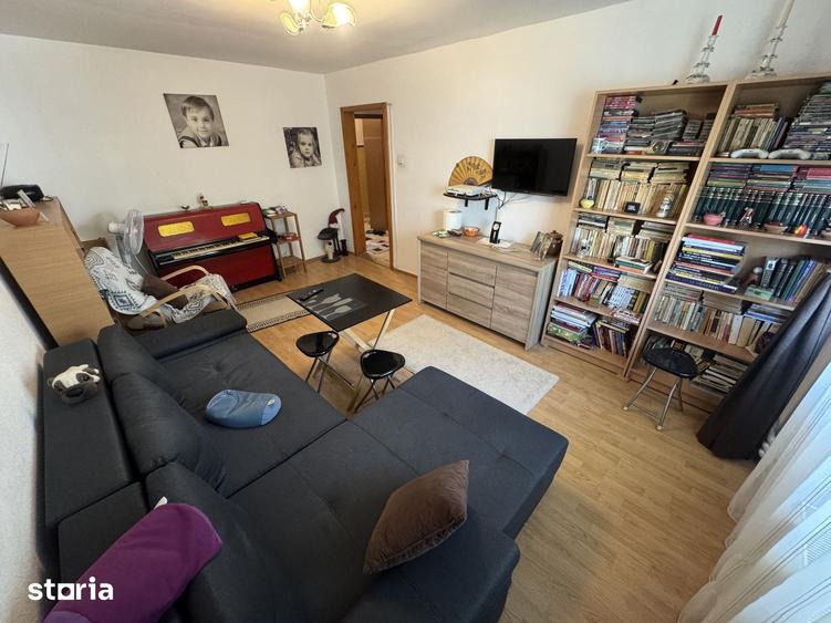 Apartament cu 4 camere decomandat în Central