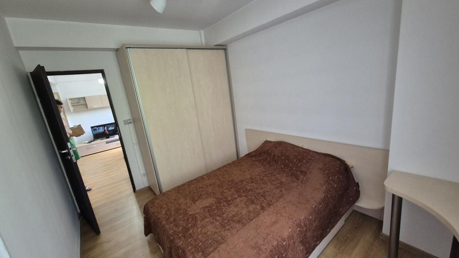 Apartament cu 3 camere semidecomandat în Runcu