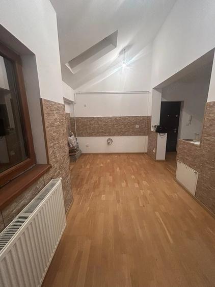 Apartament cu 3 camere semidecomandat în Braytim