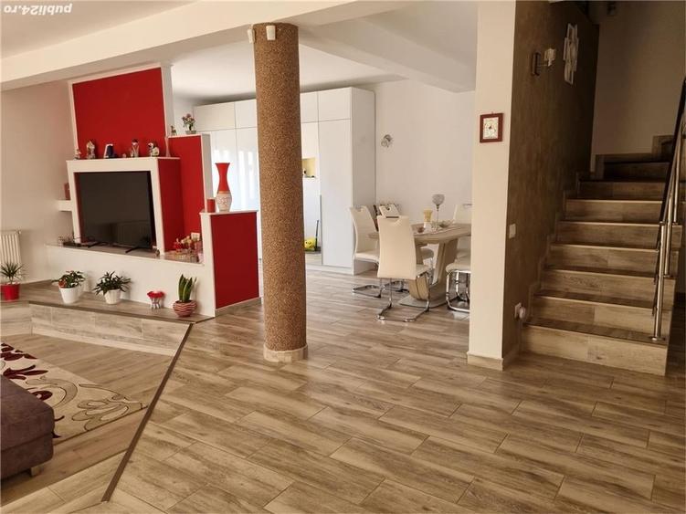 Casă cu 5 camere în Giroc