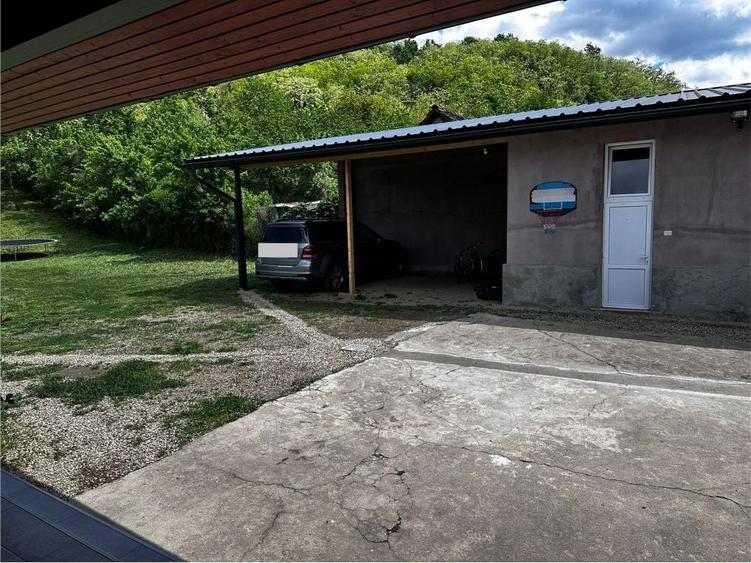 Casă cu 4 camere în Var