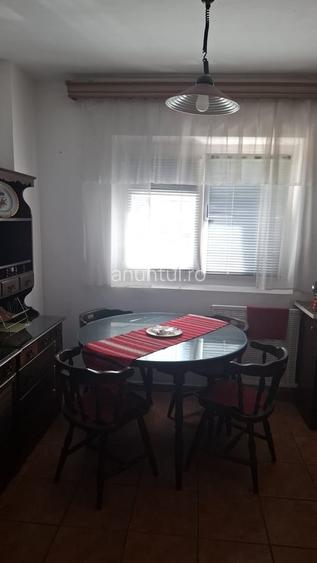 Apartament semidecomandat în Șerban Vodă