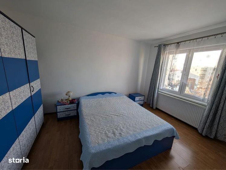 Apartament cu 3 camere semidecomandat în Unirii