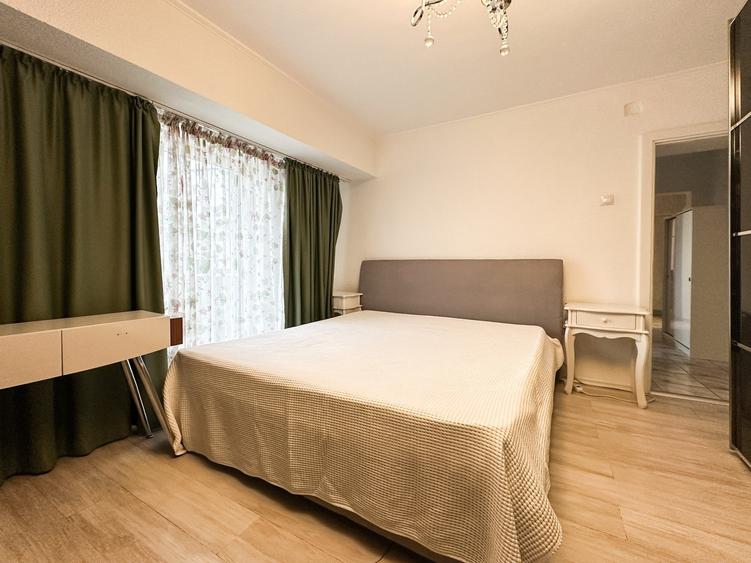 Piața Alba Iulia nr. 1 — decomandat, etaj 2, vedere spre rond - 10