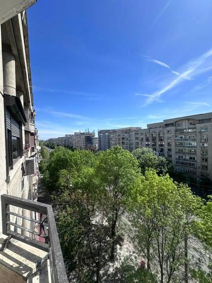 Apartament cu 4 camere decomandat în Decebal