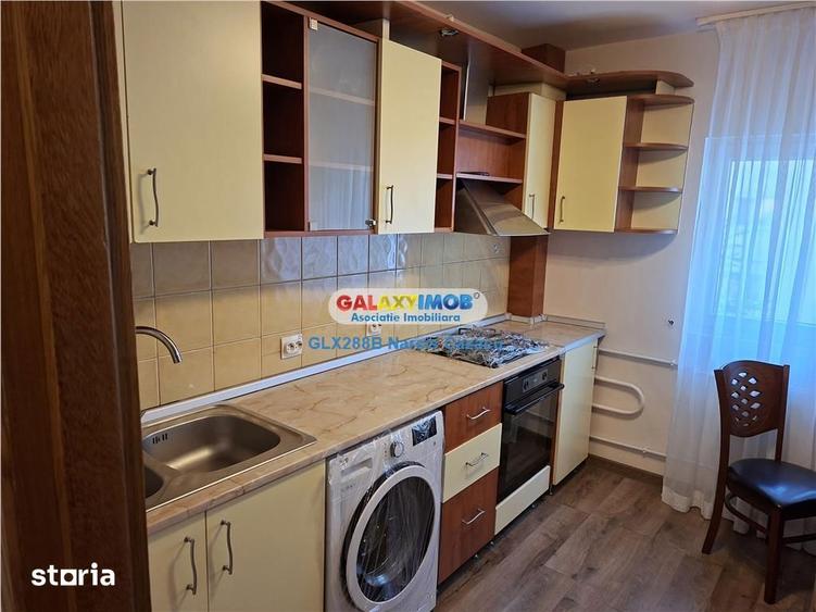 Apartament cu 3 camere decomandat, mobilat în Vitan
