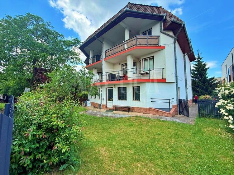 Casă individuală cu 16 camere cu Canalizare în Andrei Mureșanu