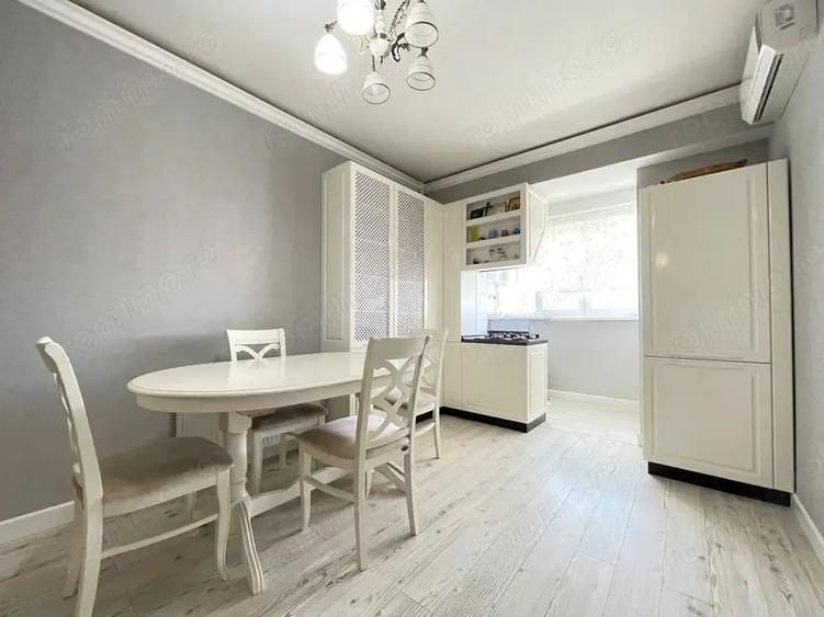 Apartament cu 3 camere decomandat în Central